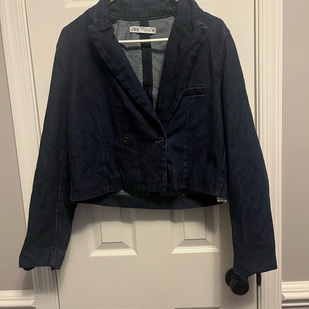 Women’s Zara Crop Top Denim Jacket. Small Perfect for fall to dress‎ up or down